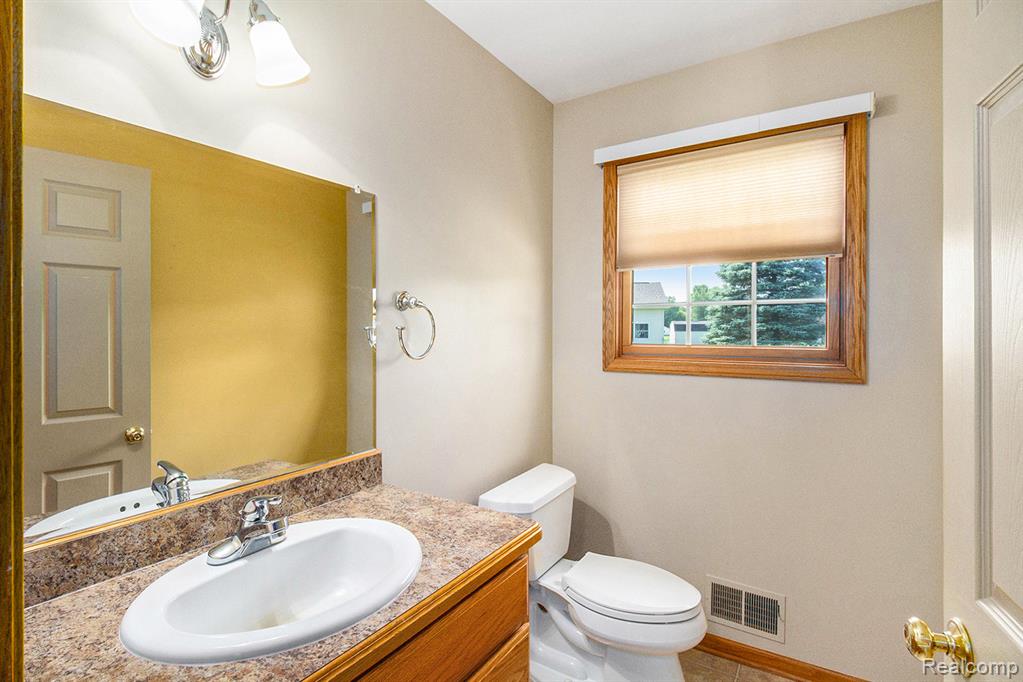 2173 Fawn Glen Circle, Lapeer, MI 48446 — Photo 17