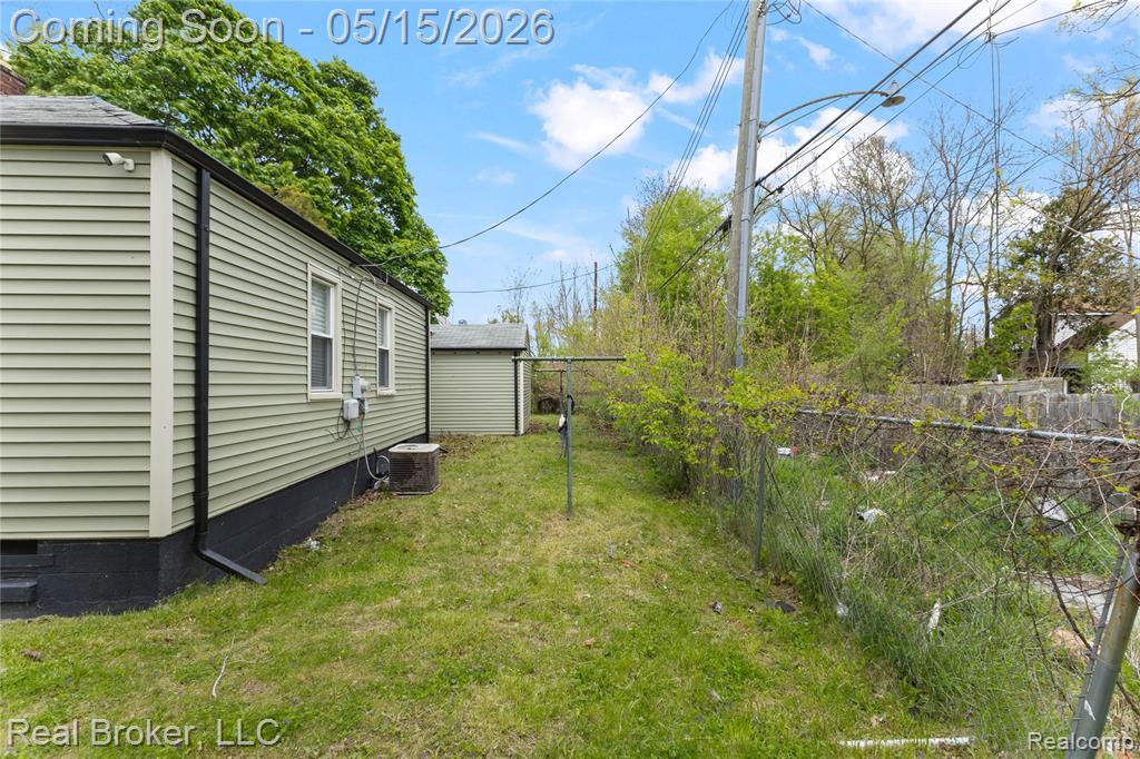 17486 Maine Street, Hamtramck, MI 48212 — Photo 4