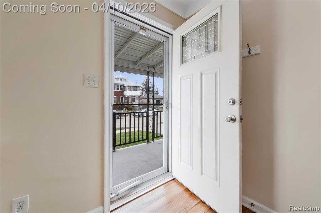 720 E Robert Avenue, Hazel Park, MI 48030 — Photo 5