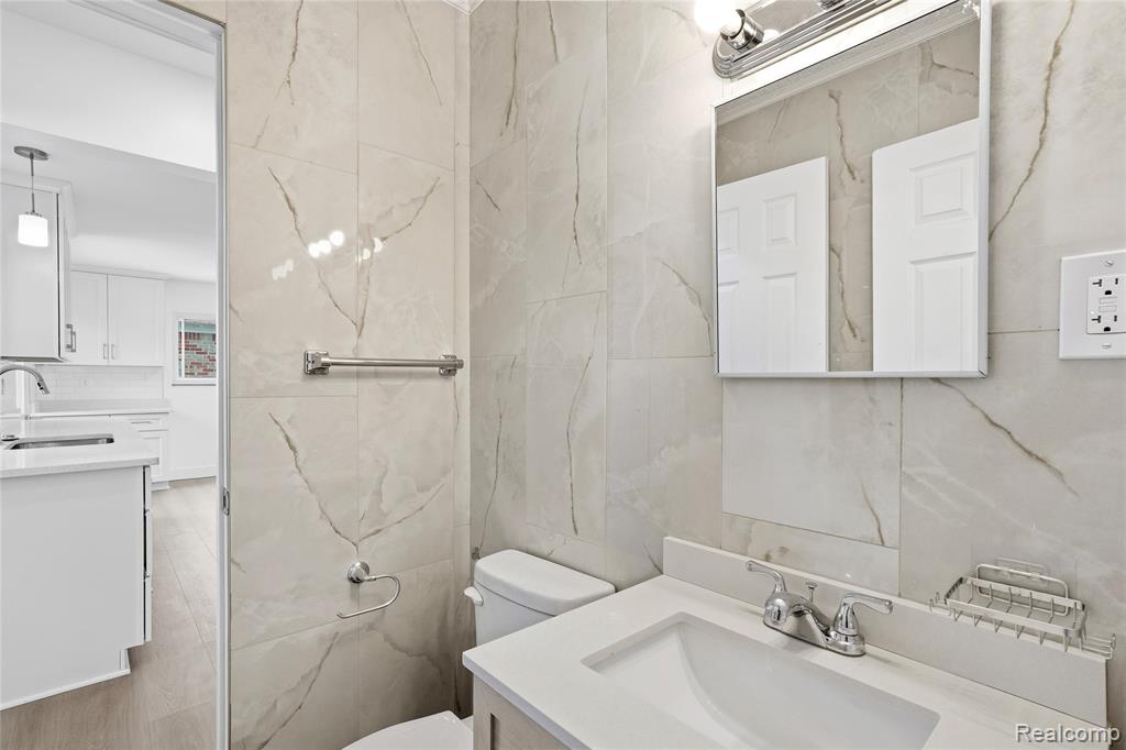 20886 Crestmont Lane, Dearborn Heights, MI 48127 — Photo 14