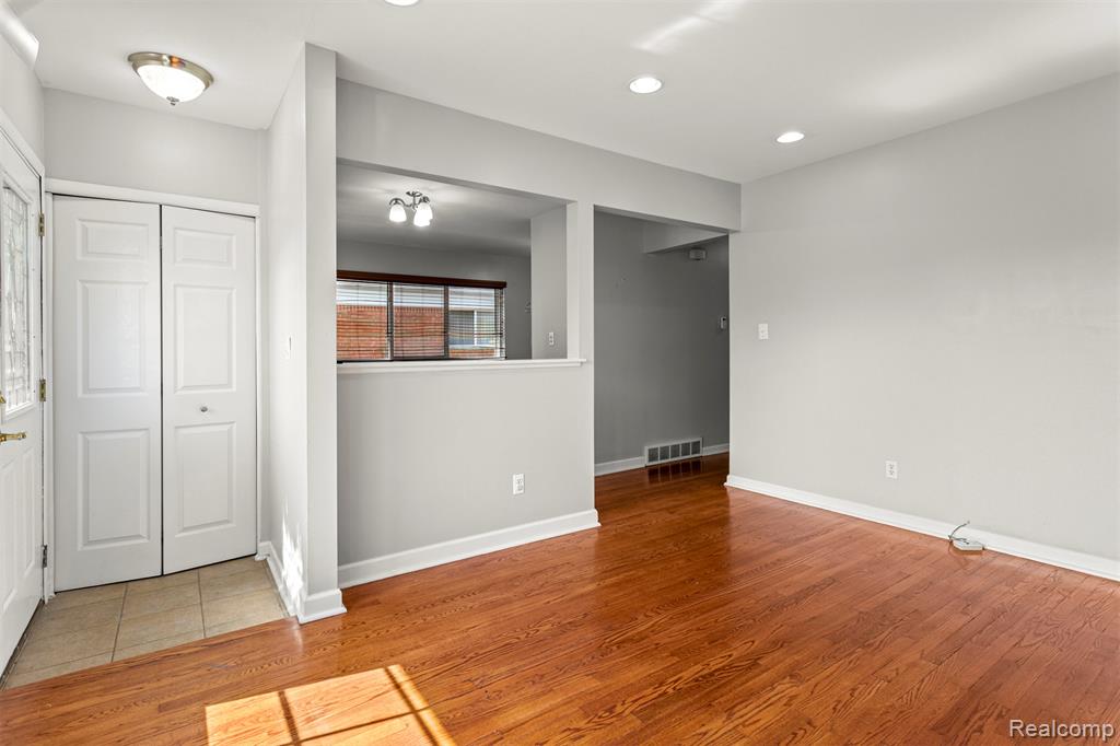 6547 Colonial Street, Dearborn Heights, MI 48127 — Photo 3