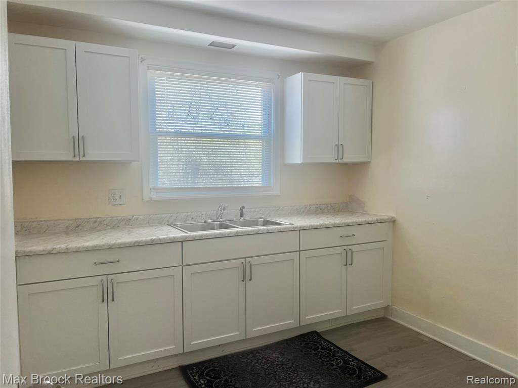 15518 Meyers Road - Photo 5