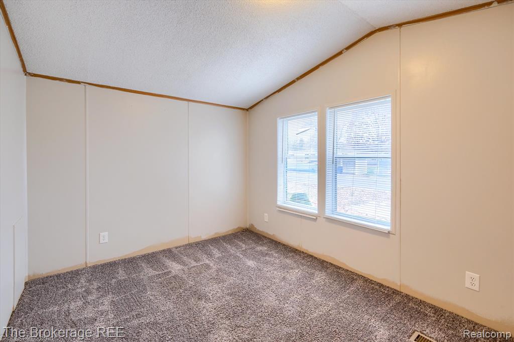 17101 Kropf Avenue, Davisburg, MI 48350 — Photo 34