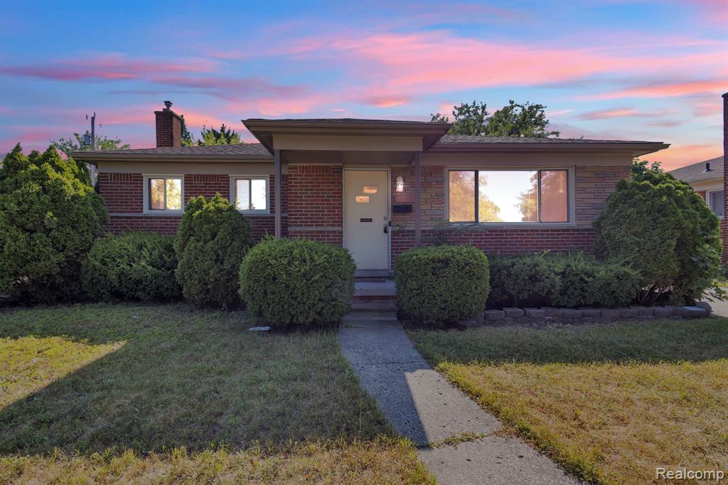8484 Berwyn Street, Dearborn Heights, MI 48127