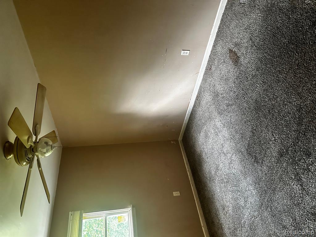 61 E New York Avenue, Pontiac, MI 48340 — Photo 9