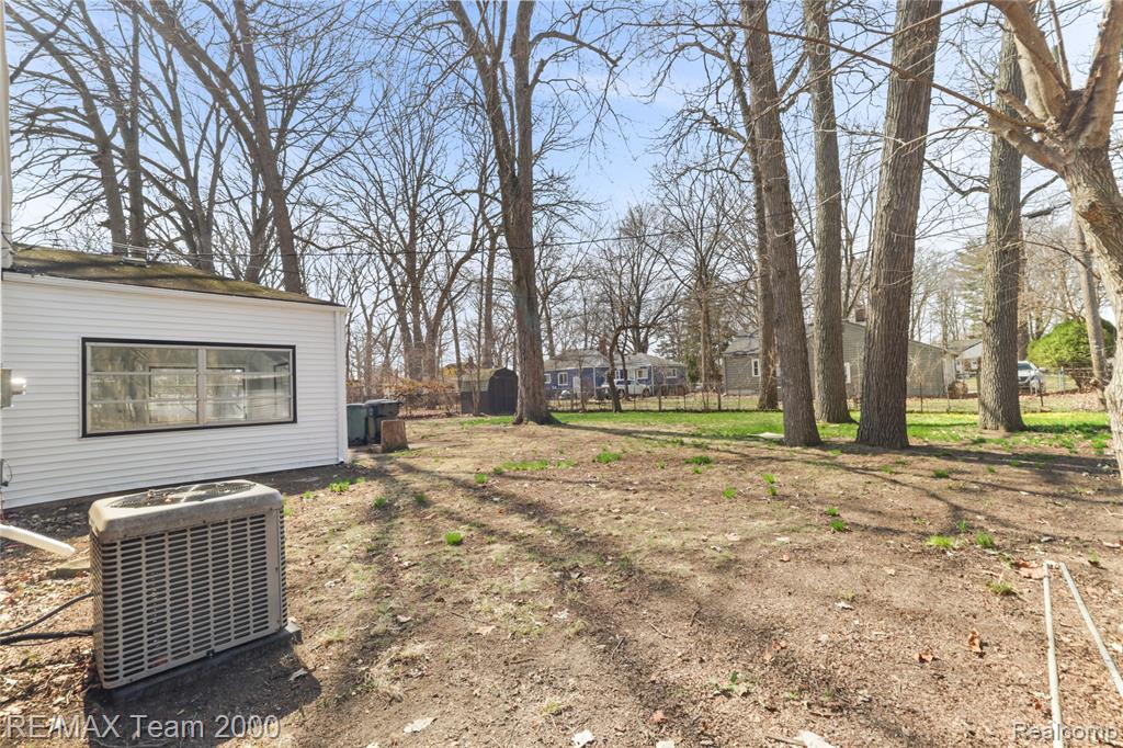 21171 Westhampton Street, Oak Park, MI 48237 — Photo 7