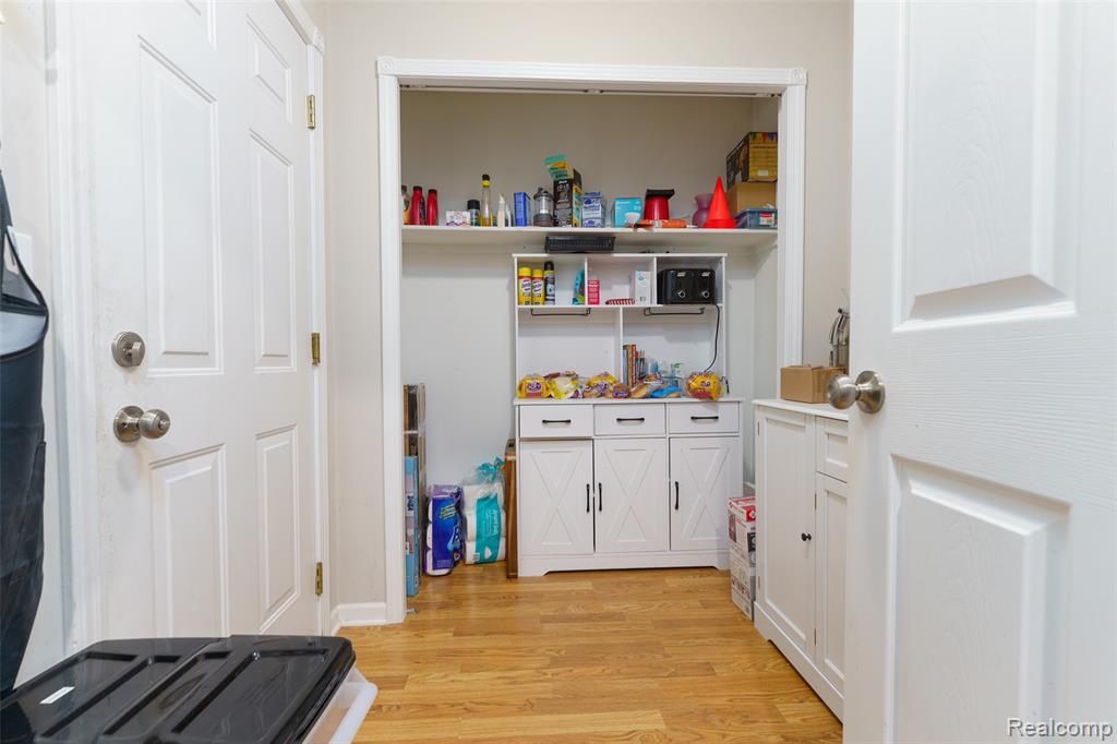 10887 Mackinaw Trail, Fowlerville, MI 48836 — Photo 12