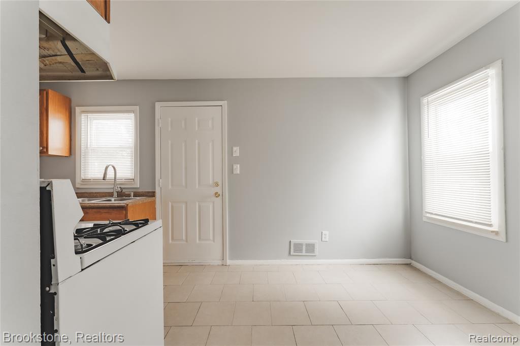694 Emerson Avenue, Pontiac, MI 48340 — Photo 15