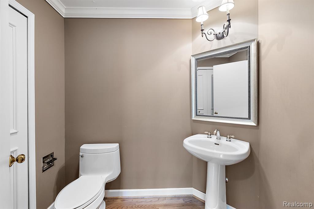 2401 HICKORY GLEN Drive, Bloomfield Hills, MI 48304 — Photo 20
