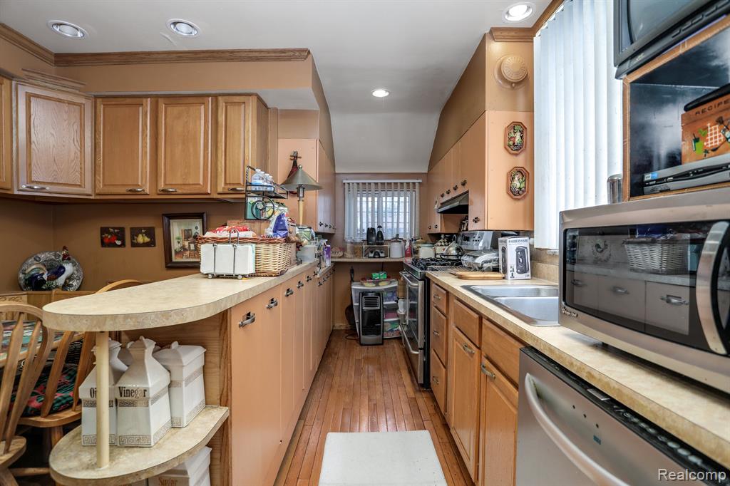 8691 E OUTER Drive, Detroit, MI 48213 — Photo 17