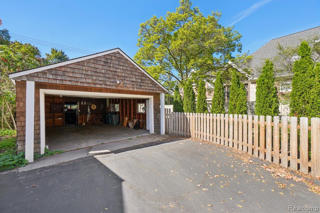 549 Lakeview Avenue, Birmingham, MI 48009 — Photo 25