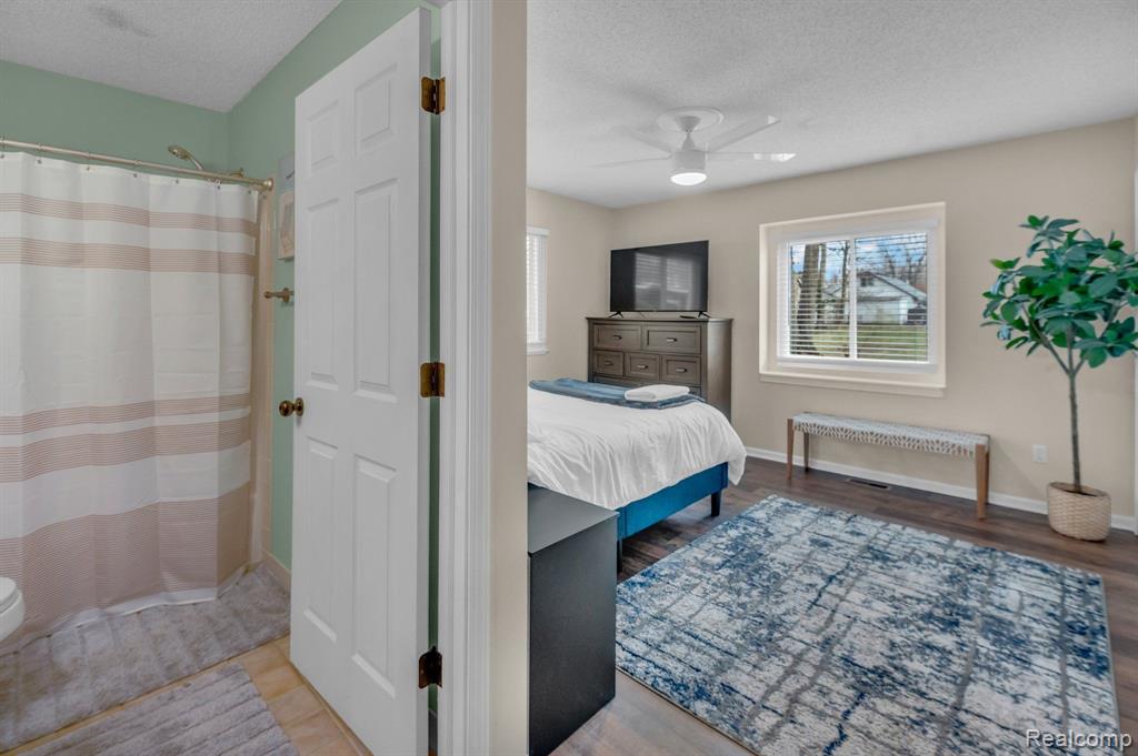 335 DELAWARE Road, Whitmore Lake, MI 48189 — Photo 18