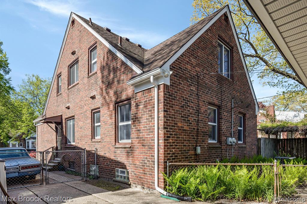 432 W CAMBOURNE Street, Ferndale, MI 48220 — Photo 32