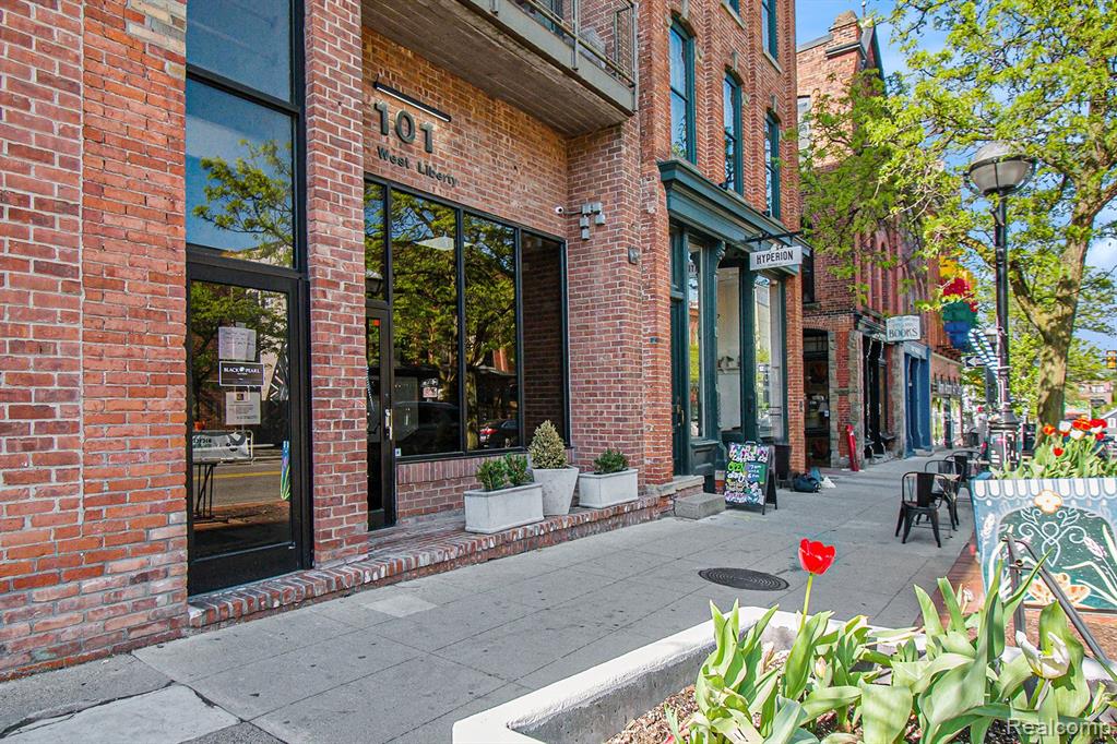 101 W Liberty Street, 320, Ann Arbor, MI 48104 — Photo 2