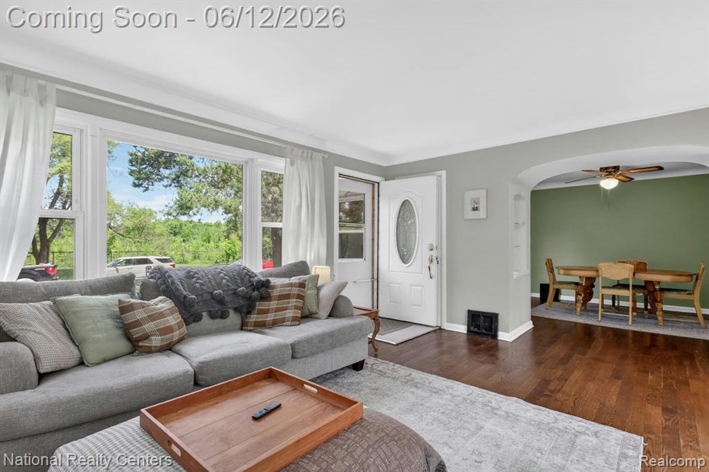 2465 Fairbury, Wixom, MI 48393 — Photo 9