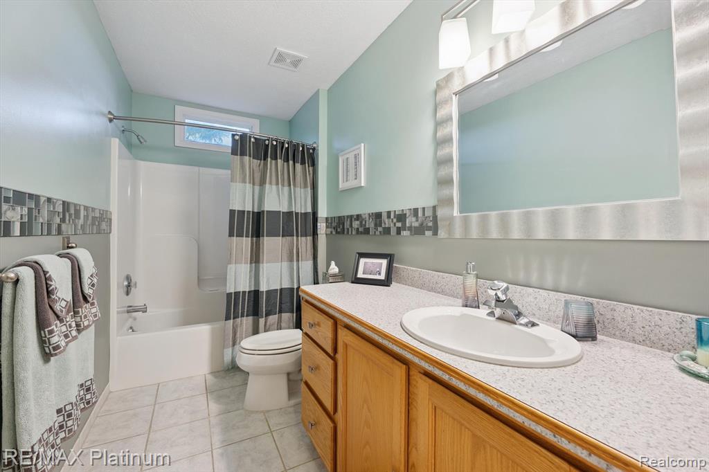 8872 Thornapple Drive, Pinckney, MI 48169 — Photo 48