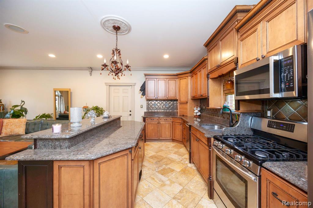 8401 Fenton Street, Dearborn Heights, MI 48127 — Photo 29
