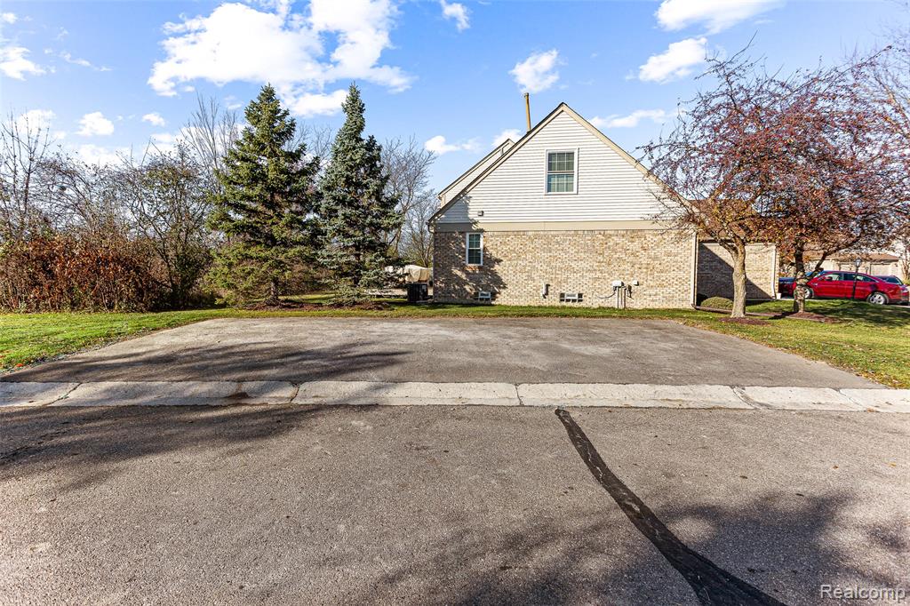 4680 Hunters Circle W, Canton, MI 48188 — Photo 33