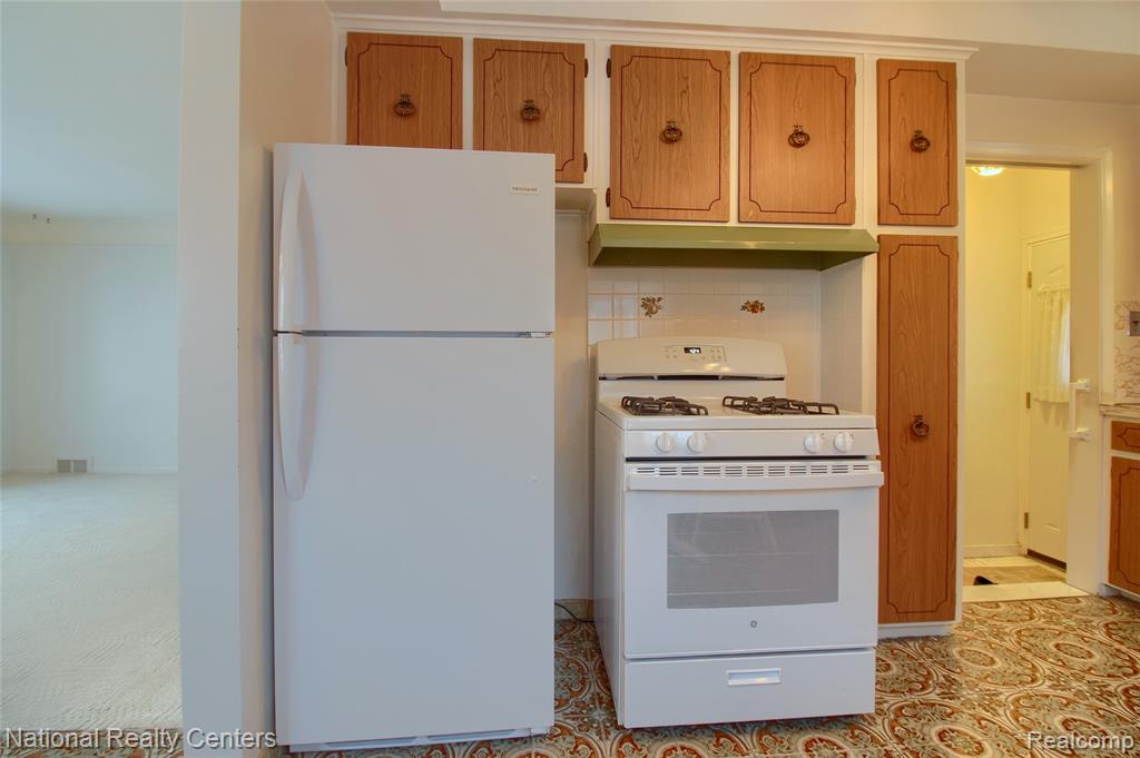 6511 Henry Ruff Road, Garden City, MI — Photo 14