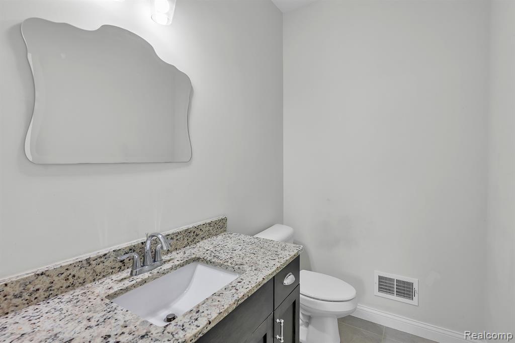 8185 Hidden Cove Court, Grand Blanc, MI 48439 — Photo 24