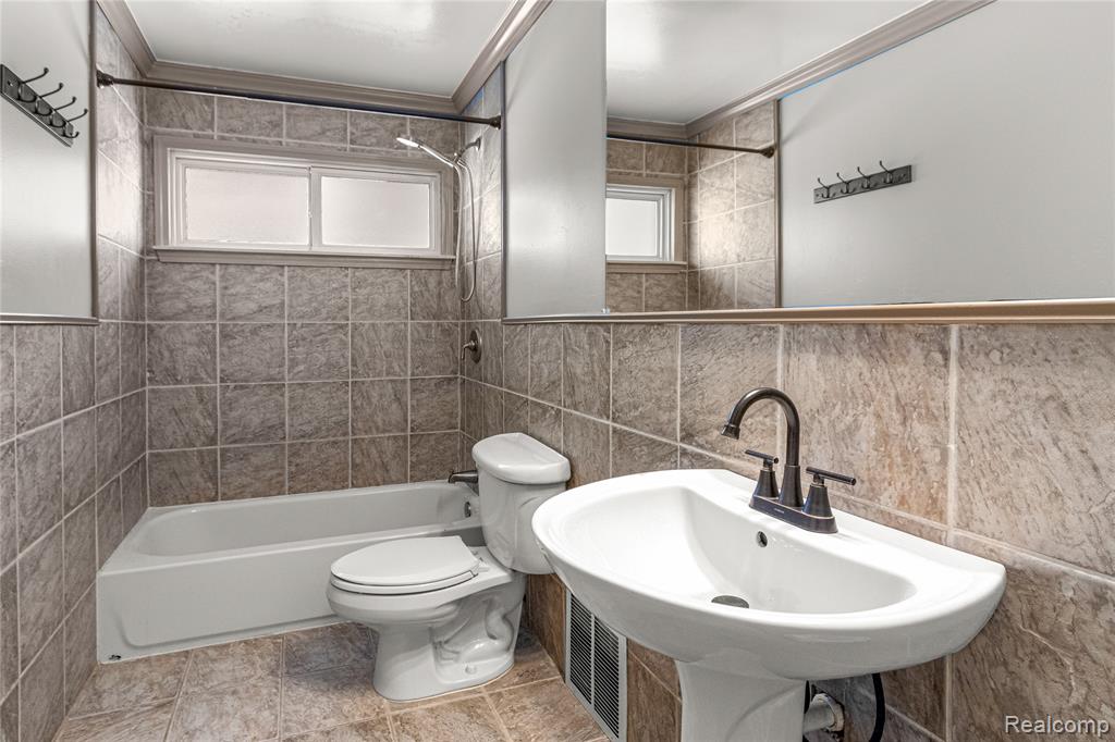 4403 Harding Street, Dearborn Heights, MI 48125 — Photo 10