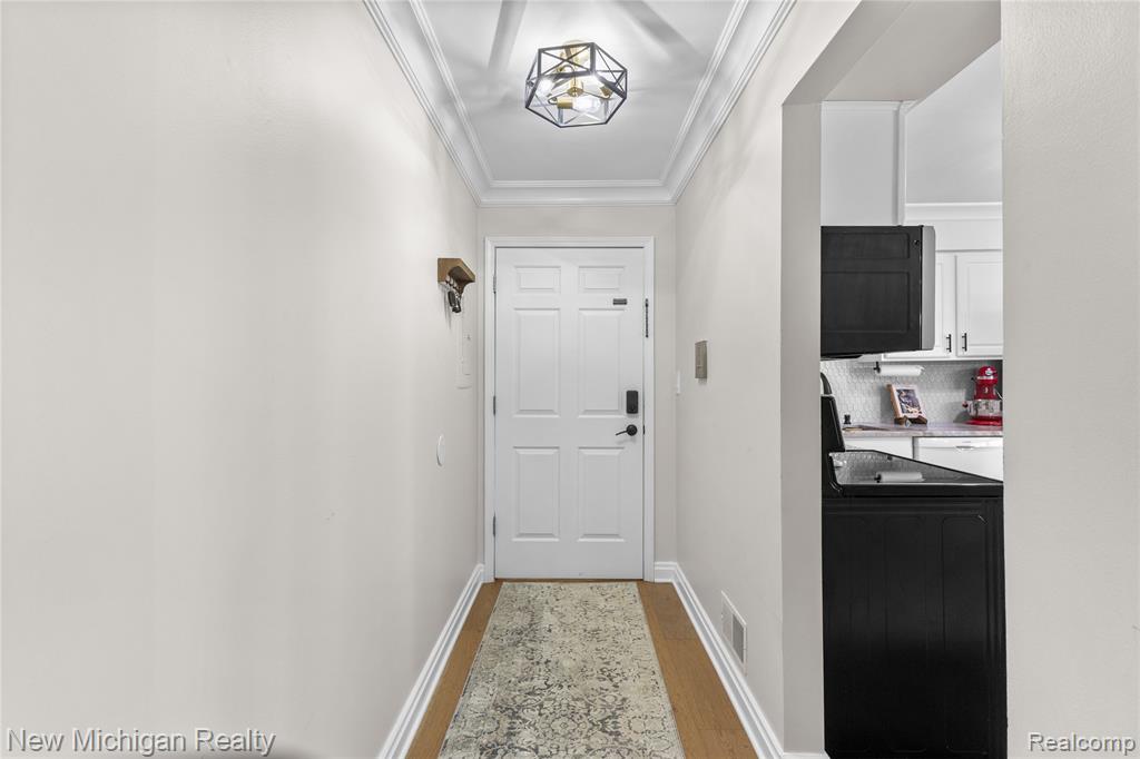 6103 Orchard Lake Road, 201, West Bloomfield, MI — Photo 11