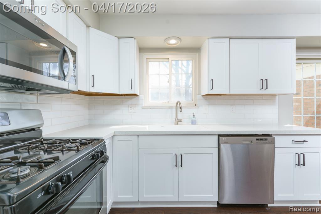 5854 Willow Creek Drive, Canton, MI 48187 — Photo 10