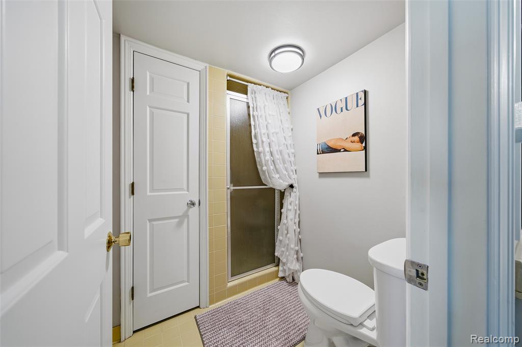 19710 13 Mile Road, 107, Beverly Hills, MI 48025 — Photo 11
