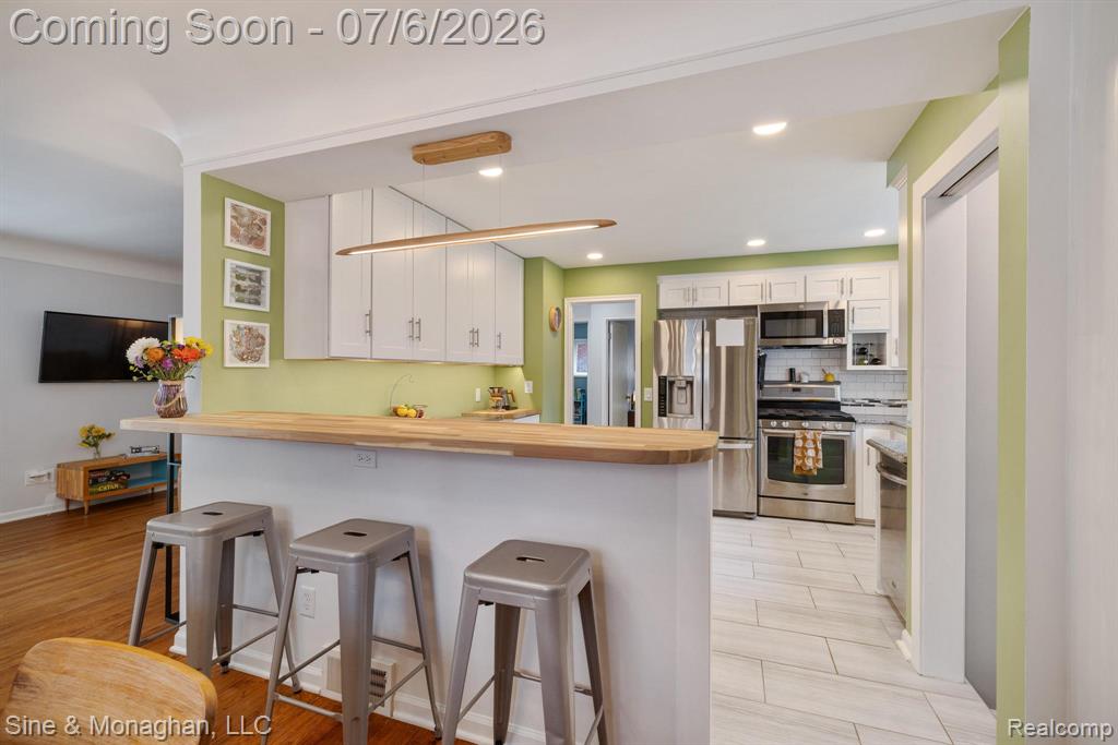 977 ROSLYN Road, Grosse Pointe Woods, MI 48236 — Photo 10
