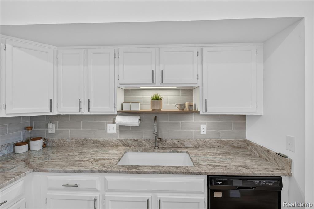 61165 Greenwood Drive, South Lyon, MI 48178 — Photo 17