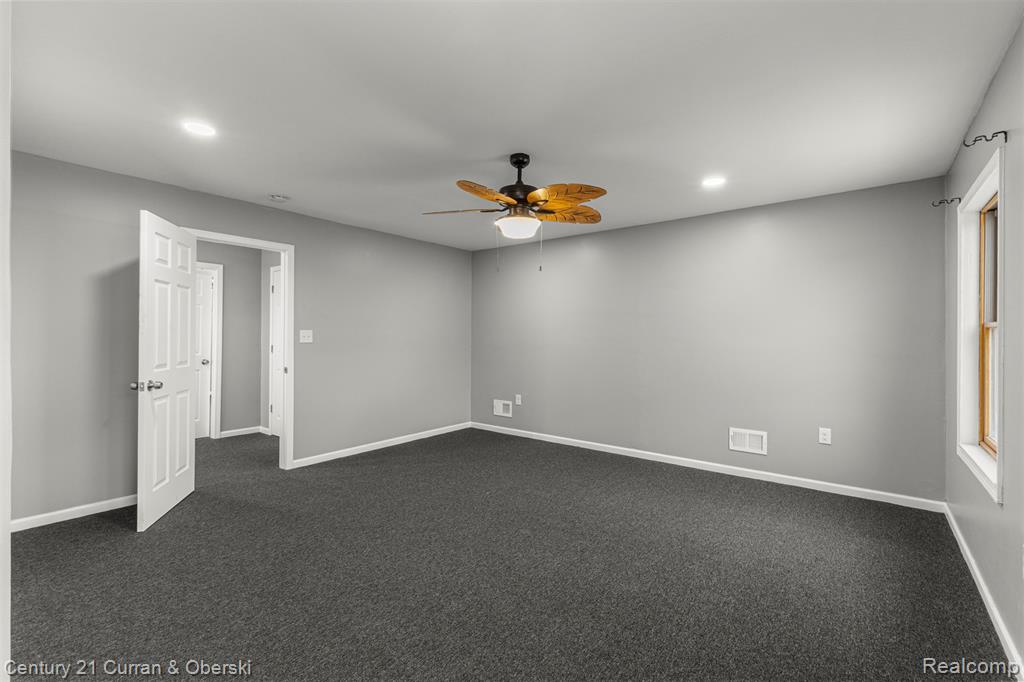 9 Walnut Street, Wyandotte, MI 48192 — Photo 26