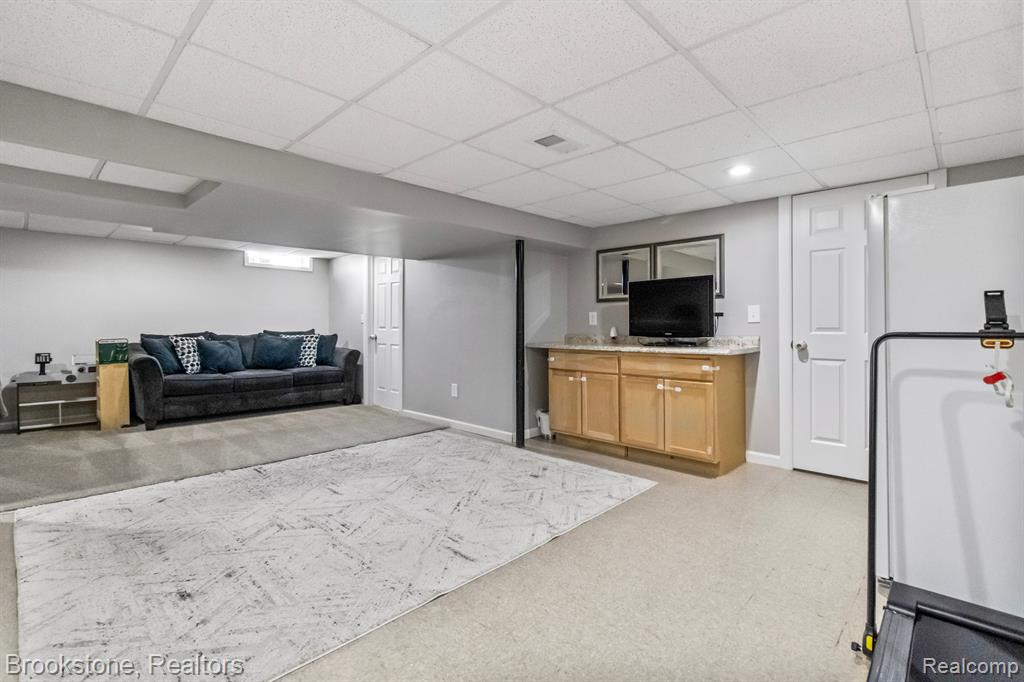 42838 FREEPORT Drive, Sterling Heights, MI 48313 — Photo 40