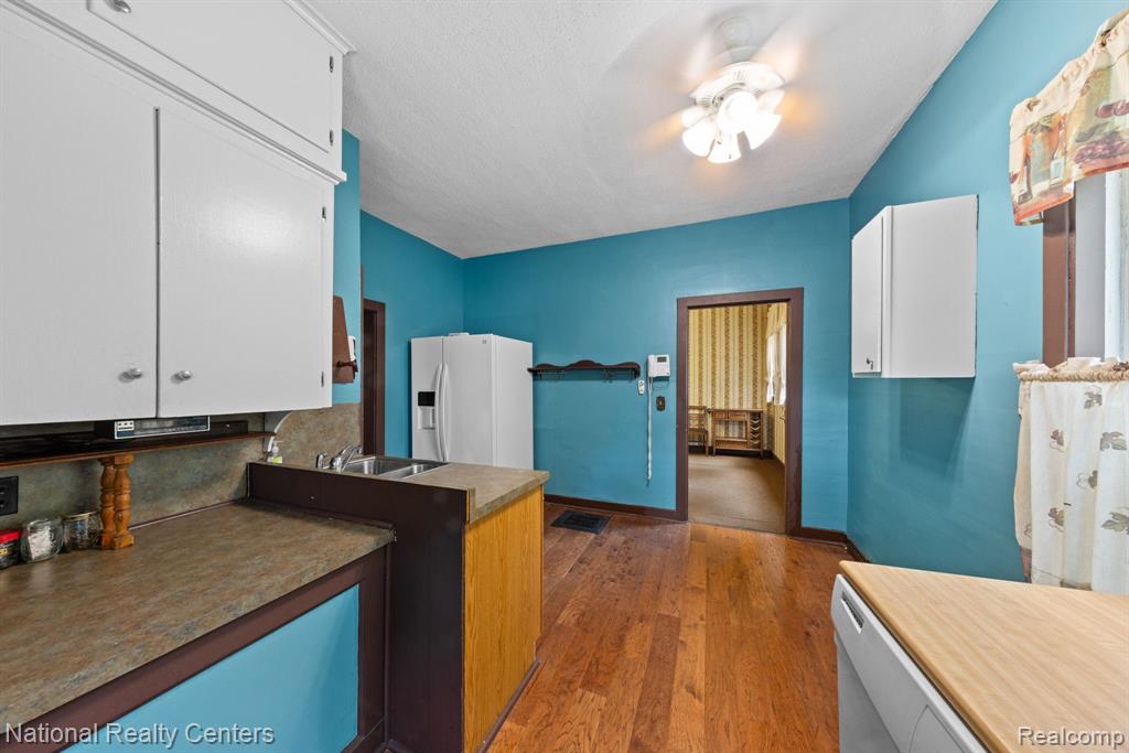 404 MAIN Street, Fenton, MI 48430 — Photo 13