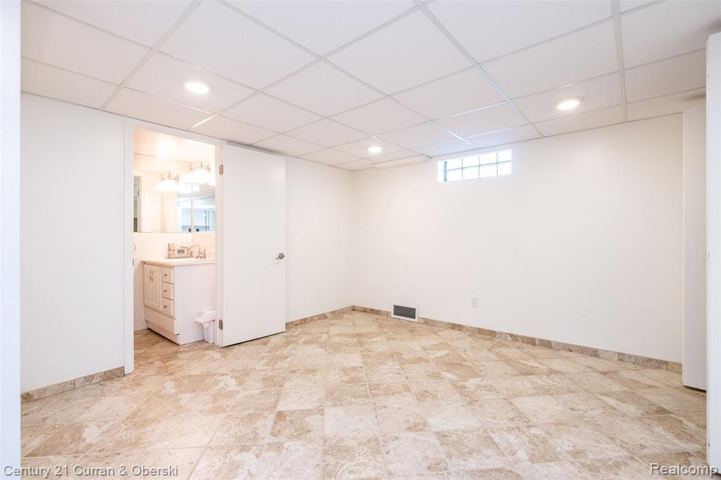 11700 Farley, Redford, MI 48239 — Photo 38