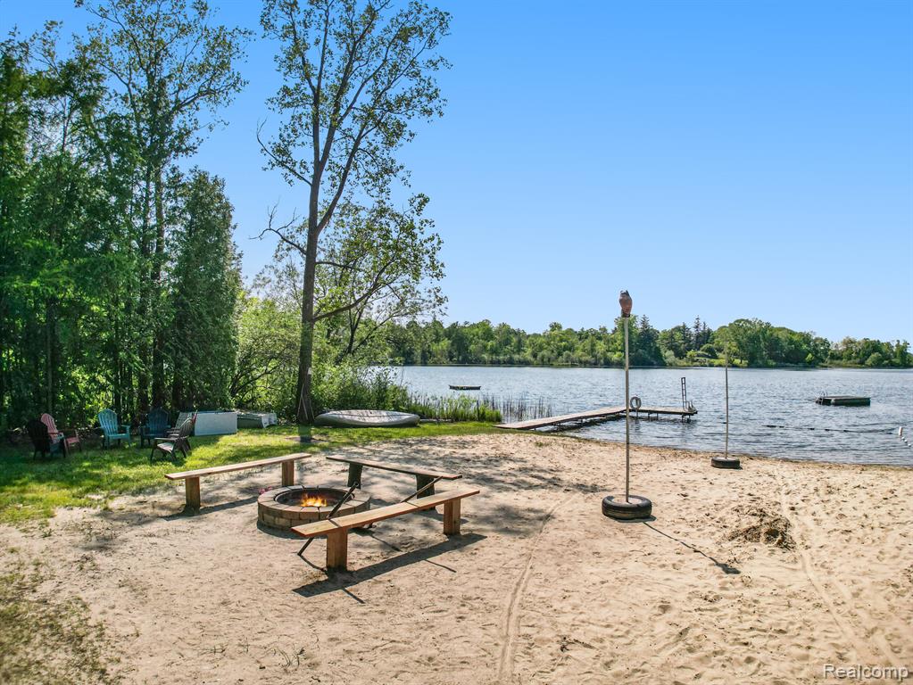 6062 Middle Lake Road, Clarkston, MI — Photo 43
