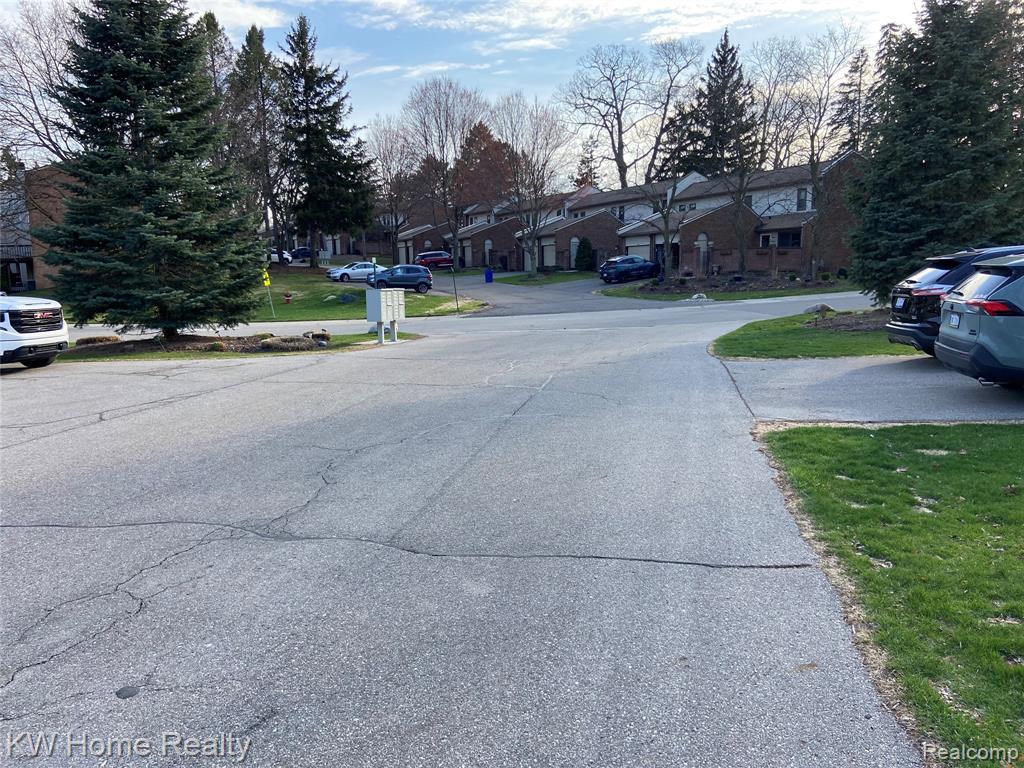 1110 Willow Grove Court, Rochester, MI 48307 — Photo 17