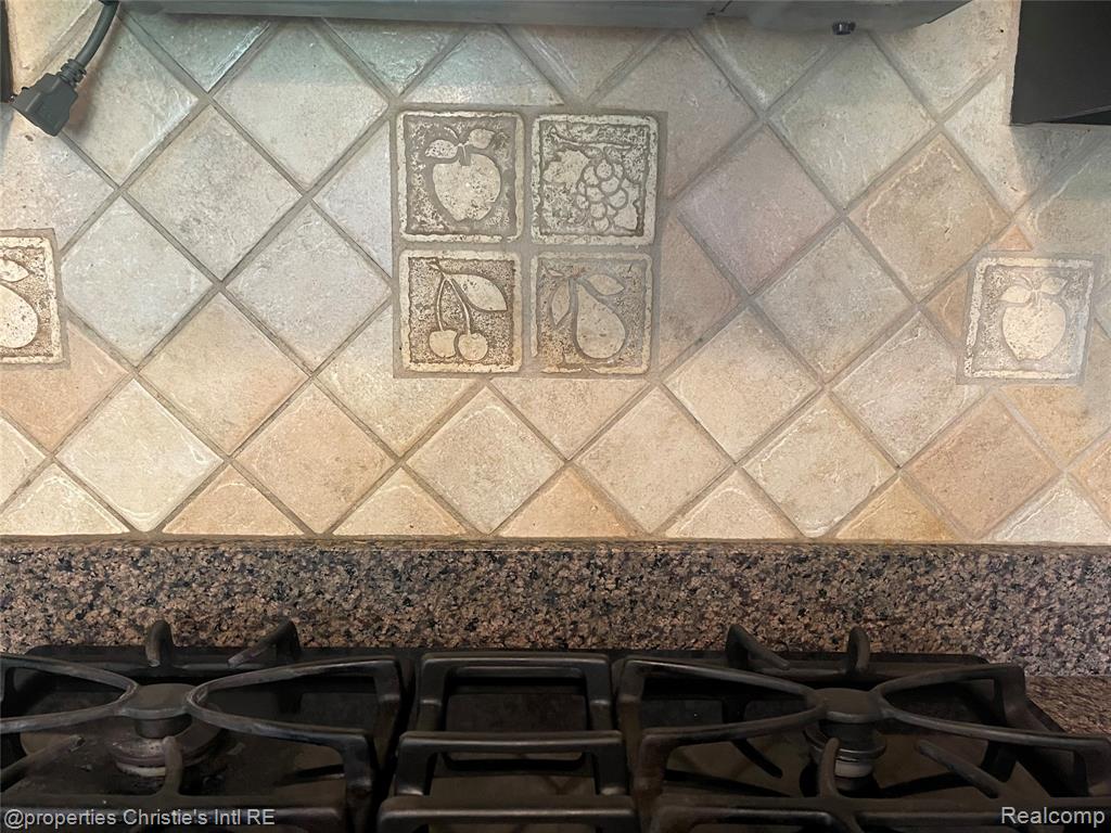 852 Linden Way, Auburn Hills, MI 48326 — Photo 16