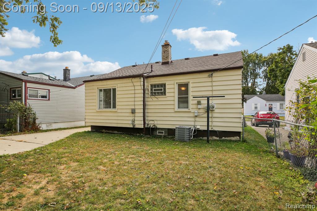 553 E Annabelle Avenue, Hazel Park, MI 48030 — Photo 22