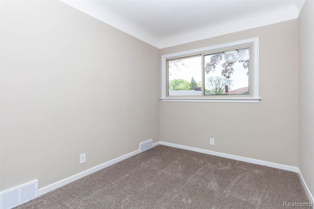 16115 Veronica Avenue, Eastpointe, MI 48021 — Photo 21