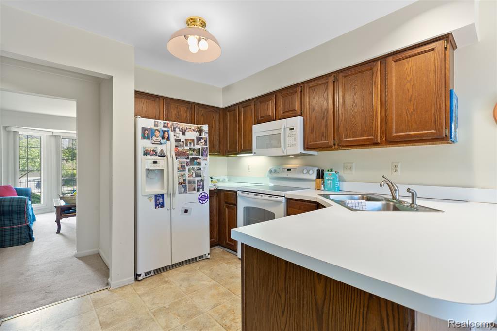 6579 Noble Road, West Bloomfield, MI — Photo 10