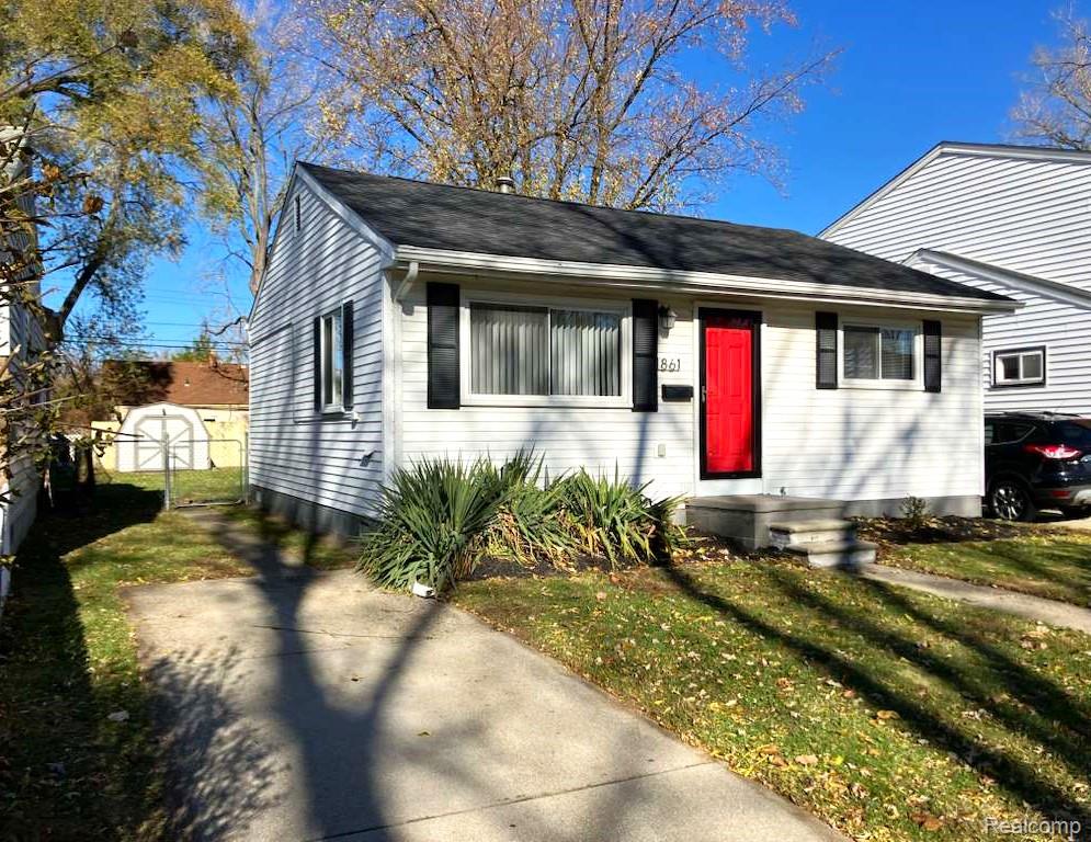 861 E DALLAS Avenue, Madison Heights, MI 48071 — Photo 2