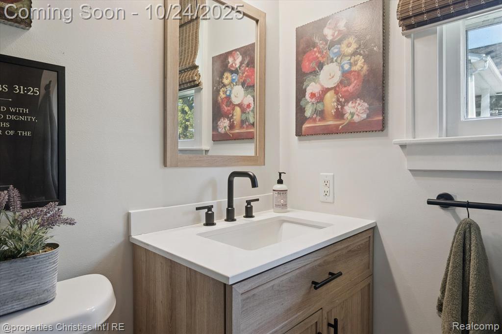 4066 Green Lake Road, West Bloomfield, MI 48324 — Photo 25