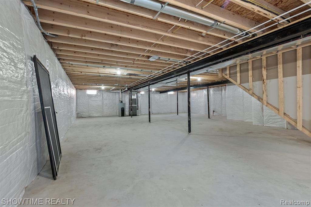 5636 Paris, Sterling Heights, MI 48310 — Photo 28