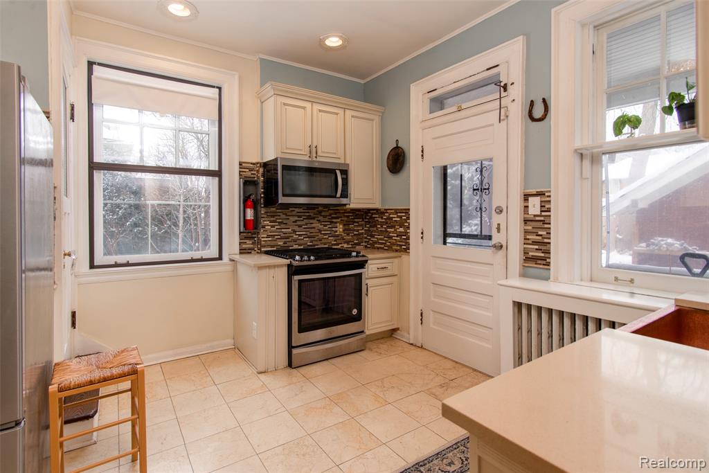 22 Edison Street, Detroit, MI 48202 — Photo 14