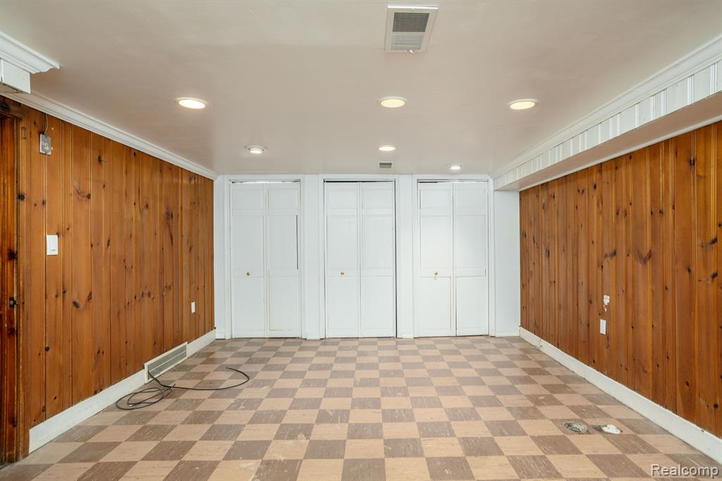 4 DUXBURY Lane, Dearborn, MI 48120 — Photo 26