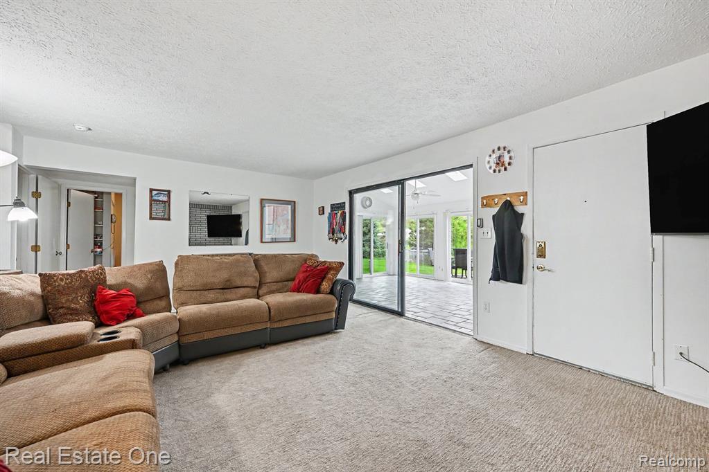 899 Rachelle Street, White Lake, MI — Photo 10