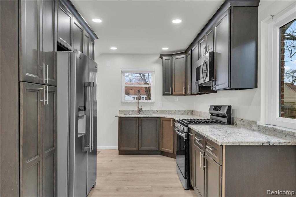 639 N Vernon Street, Dearborn, MI 48128 — Photo 7