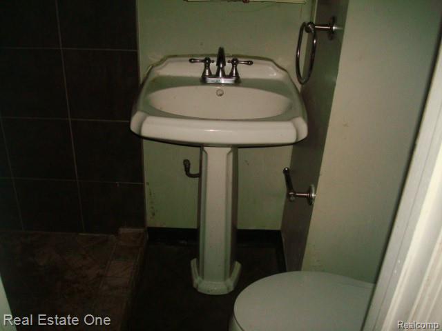 8405 Jackson Avenue, Warren, MI 48089 — Photo 14