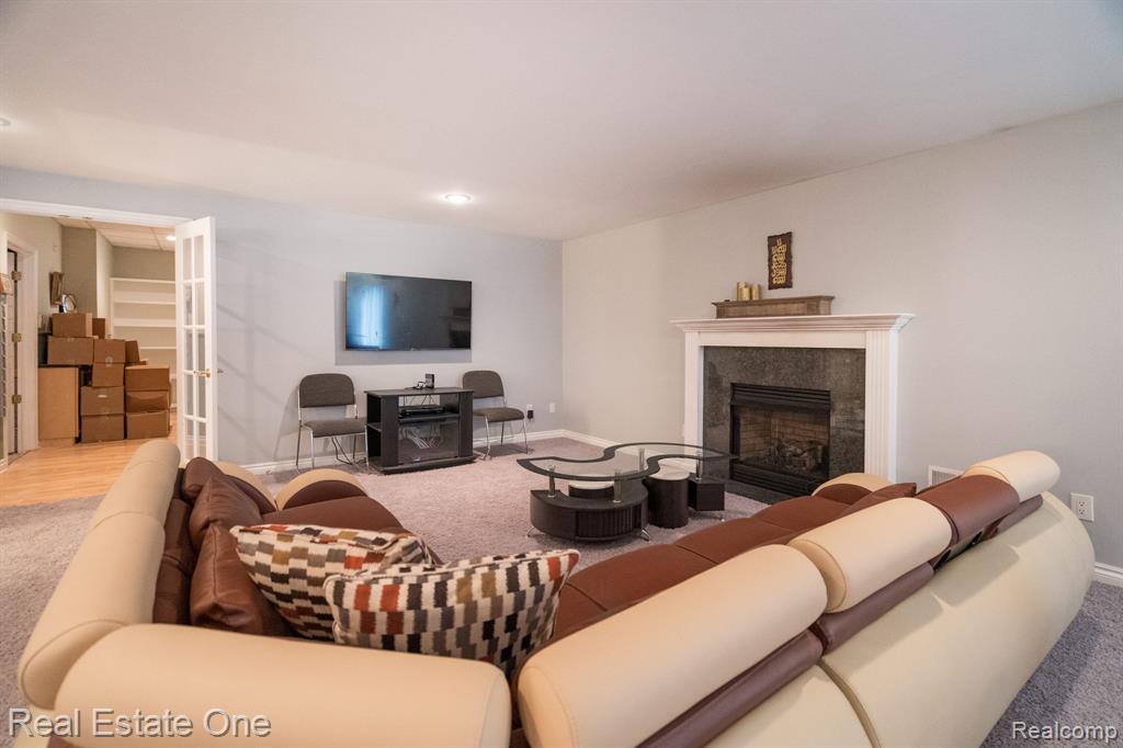 6120 EVANSWOOD Road, Troy, MI, 48085