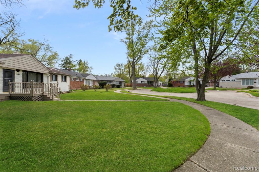 19420 Woodmont Street, Harper Woods, MI 48225 — Photo 32